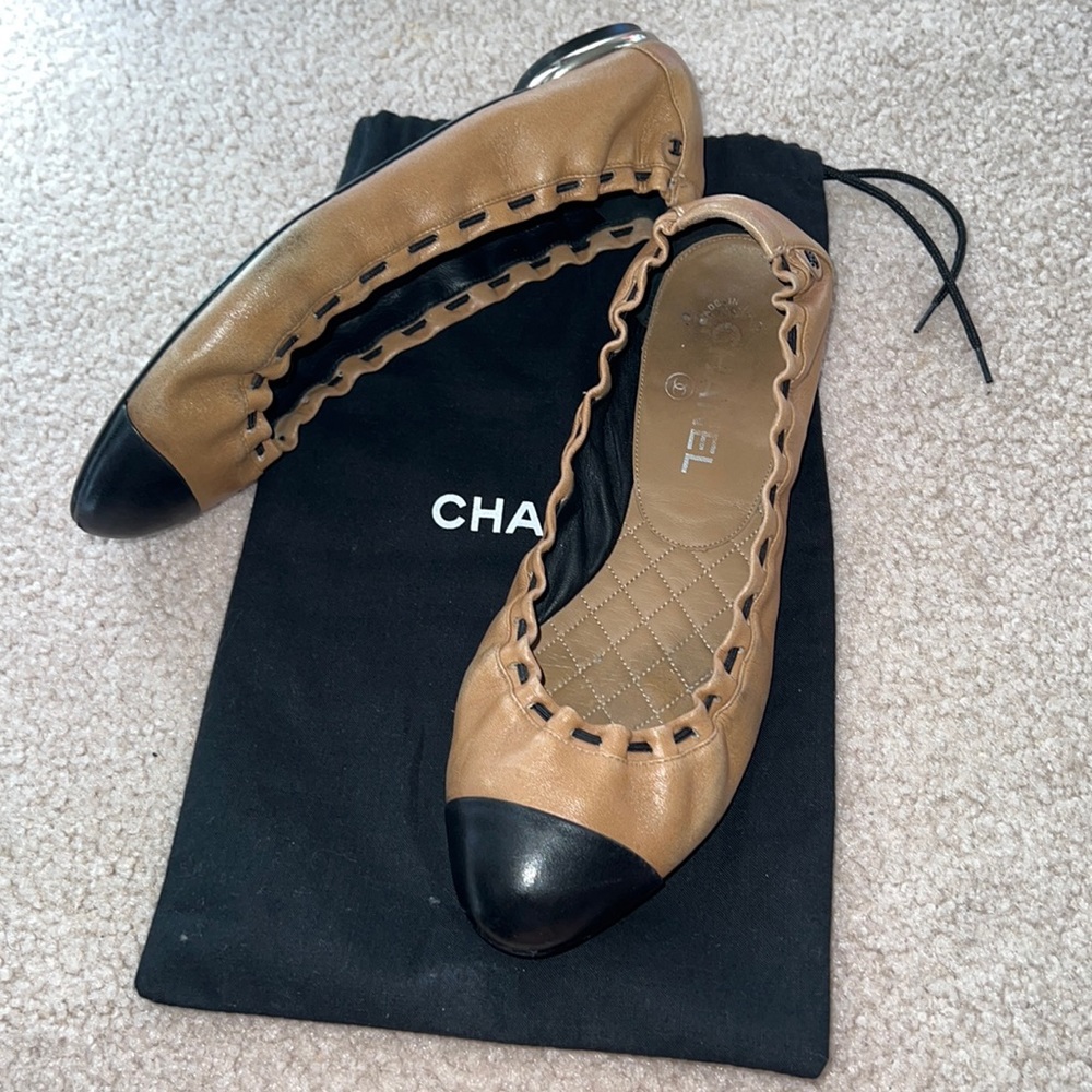 Rare CHANEL lace up ballet Flats
